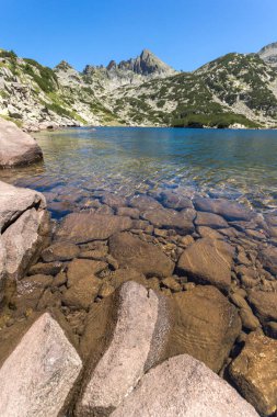 Büyük Valyavishko Gölü ve Dzhangal tepe, Pirin Dağı ile muhteşem manzara