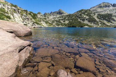 Büyük Valyavishko Gölü ve Dzhangal tepe, Pirin Dağı ile muhteşem manzara