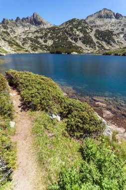 Büyük Valyavishko Gölü ve Dzhangal tepe, Pirin Dağı ile muhteşem manzara
