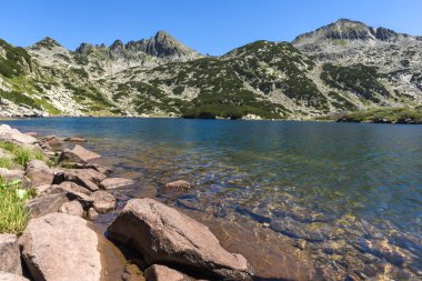 Büyük Valyavishko Gölü ve Dzhangal tepe, Pirin Dağı ile muhteşem manzara