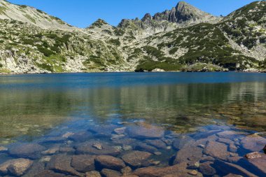 Büyük Valyavishko Gölü ve Dzhangal tepe, Pirin Dağı ile muhteşem manzara