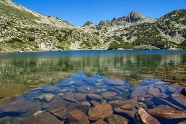 Büyük Valyavishko Gölü ve Dzhangal tepe, Pirin Dağı ile muhteşem manzara