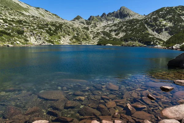 Paisagem incrível com grande lago Valyavishko e Dzhangal pico, Pirin Mountain — Fotografia de Stock