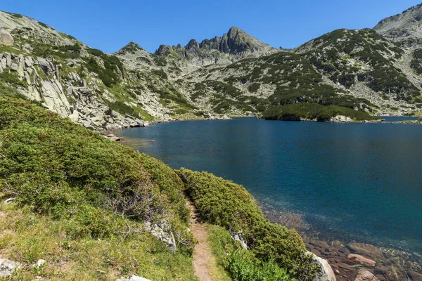 Büyük Valyavishko Gölü ve Dzhangal tepe, Pirin Dağı ile muhteşem manzara