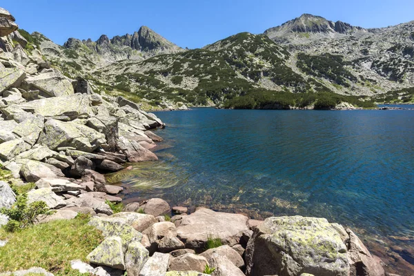Büyük Valyavishko Gölü ve Dzhangal tepe, Pirin Dağı ile muhteşem manzara