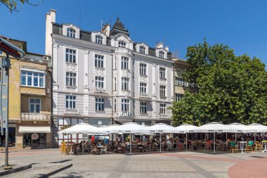 Plovdiv, Bulgaristan - 1 Eylül 2017: Panorama Knyaz Alexander ben şehir Plovdiv içinde Sokak