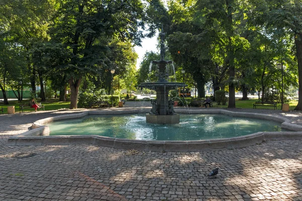 PLOVDIV, BULGARIA 1 กันยายน ค.ศ. 2017: พาโนรามาของสวน Tsar Simeon ในเมือง Plovdiv — ภาพถ่ายสต็อก