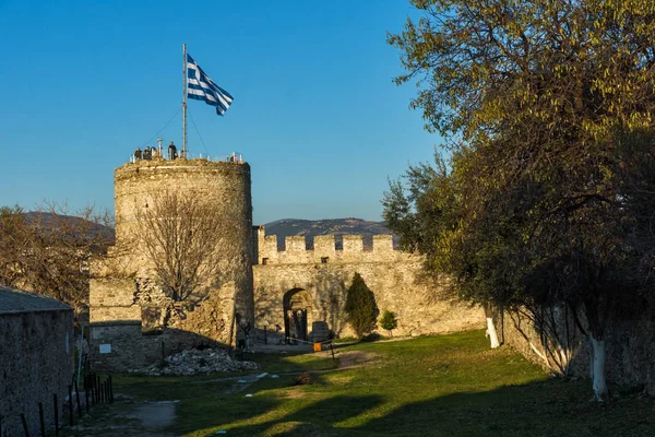 Закат вид на руины крепости в Кавала, Восточная Македония и Фракия — стоковое фото