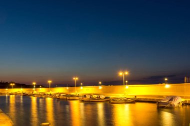 Chernomorets, Bulgaristan - 15 Ağustos 2017: Chernomorets, Bulgaristan bağlantı noktasının güzel bir gece deniz manzarası