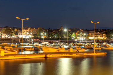 Chernomorets, Bulgaristan - 15 Ağustos 2017: Chernomorets, Bulgaristan bağlantı noktasının güzel bir gece deniz manzarası