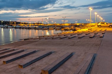 Chernomorets, Bulgaristan - 15 Ağustos 2017: Chernomorets, Bulgaristan bağlantı noktasının güzel bir gece deniz manzarası