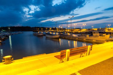 Chernomorets, Bulgaristan - 15 Ağustos 2017: Chernomorets, Bulgaristan bağlantı noktasının güzel bir gece deniz manzarası