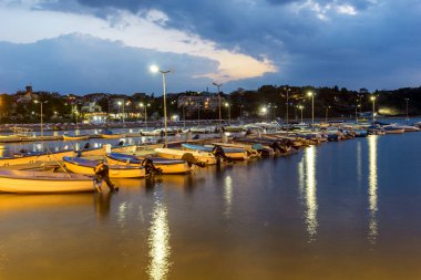 Chernomorets, Bulgaristan - 15 Ağustos 2017: Chernomorets, Bulgaristan bağlantı noktasının güzel bir gece deniz manzarası