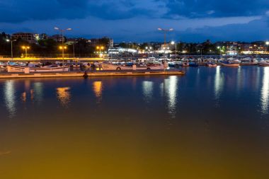 Chernomorets, Bulgaristan - 15 Ağustos 2017: Chernomorets, Bulgaristan bağlantı noktasının güzel bir gece deniz manzarası