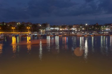 Chernomorets, Bulgaristan - 15 Ağustos 2017: Chernomorets, Bulgaristan bağlantı noktasının güzel bir gece deniz manzarası