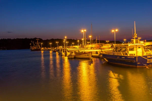 Chernomorets, Bulgaristan - 15 Ağustos 2017: Chernomorets, Bulgaristan bağlantı noktasının güzel bir gece deniz manzarası