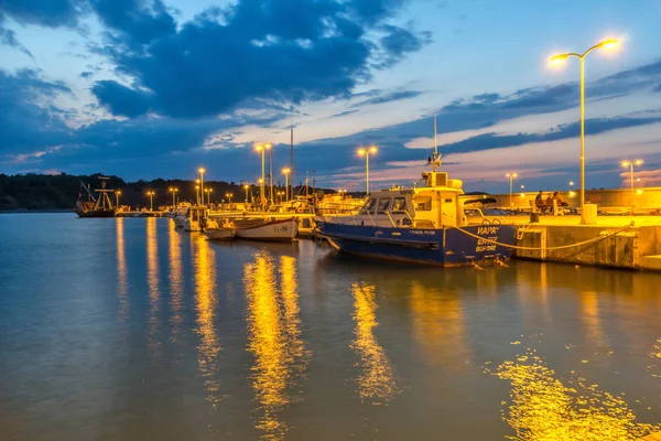 Chernomorets, Bulgaristan - 15 Ağustos 2017: Chernomorets, Bulgaristan bağlantı noktasının güzel bir gece deniz manzarası