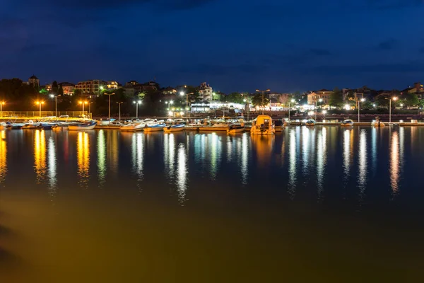 Chernomorets, Bulgaristan - 15 Ağustos 2017: Chernomorets, Bulgaristan bağlantı noktasının güzel bir gece deniz manzarası