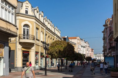 Plovdiv, Bulgaristan - 1 Eylül 2017: Panorama merkezi sokak Knyaz Alexander ben şehir Plovdiv