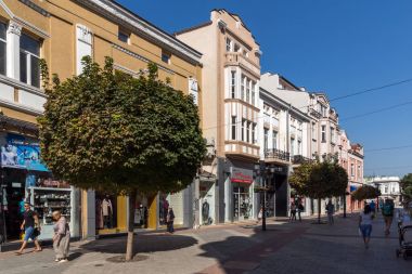 Plovdiv, Bulgaristan - 1 Eylül 2017: Panorama merkezi sokak Knyaz Alexander ben şehir Plovdiv