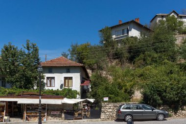 Melnik, Bulgaristan - 7 Eylül 2017: Melnik, Bulgaristan şehirde eski ile Panorama Evleri
