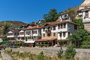 Melnik, Bulgaristan - 7 Eylül 2017: Melnik, Bulgaristan şehirde eski ile Panorama Evleri