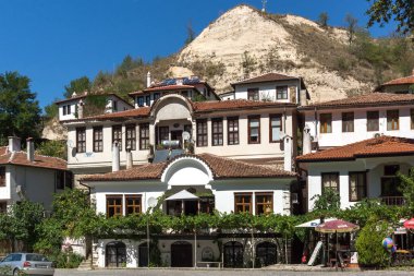Melnik, Bulgaristan - 7 Eylül 2017: Melnik, Bulgaristan şehirde eski ile Panorama Evleri