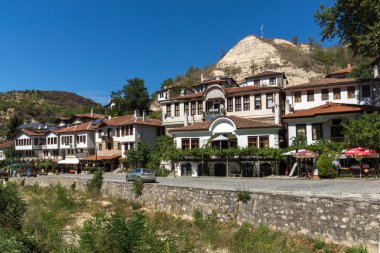 Melnik, Bulgaristan - 7 Eylül 2017: Melnik, Bulgaristan şehirde eski ile Panorama Evleri