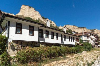Melnik, Bulgaristan - 7 Eylül 2017: Melnik, Bulgaristan şehirde eski ile Panorama Evleri