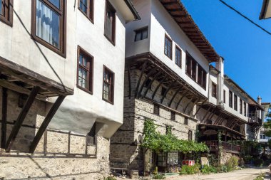 Melnik, Bulgaristan - 7 Eylül 2017: Melnik, Bulgaristan şehirde eski ile Panorama Evleri
