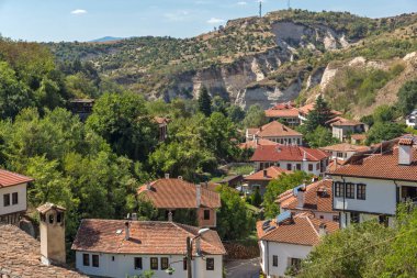 Melnik, Bulgaristan - 7 Eylül 2017: Melnik, Bulgaristan şehirde eski ile Panorama Evleri