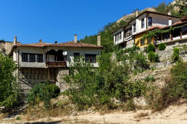 Melnik, Bulgaristan - 7 Eylül 2017: Melnik, Bulgaristan şehirde eski ile Panorama Evleri