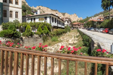 Melnik, Bulgaristan - 7 Eylül 2017: Melnik, Bulgaristan şehirde eski ile Panorama Evleri