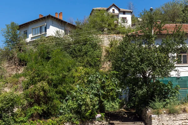 MELNIK, BULGÁRIA - SETEMBRO 7, 2017: Panorama com casas antigas na cidade de Melnik, Bulgária — Fotografia de Stock