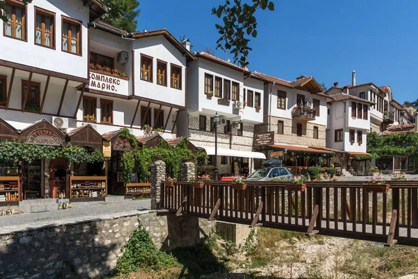 Melnik, Bulgaristan - 7 Eylül 2017: Melnik, Bulgaristan şehirde eski ile Panorama Evleri