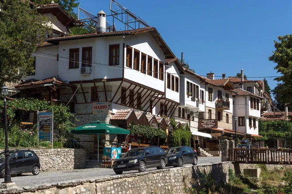 Melnik, Bulgaristan - 7 Eylül 2017: Melnik, Bulgaristan şehirde eski ile Panorama Evleri