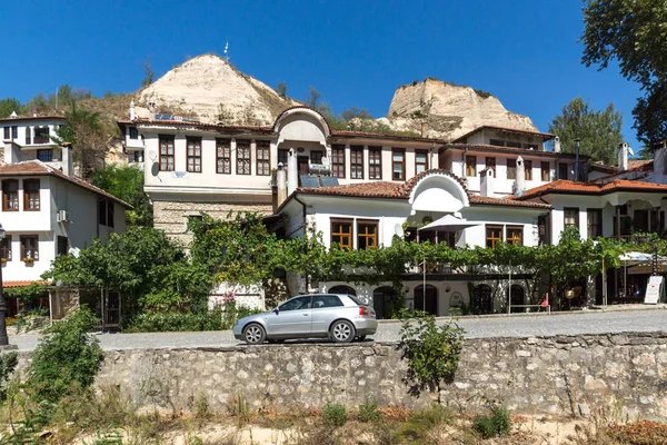 Melnik, Bulgaristan - 7 Eylül 2017: Melnik, Bulgaristan şehirde eski ile Panorama Evleri