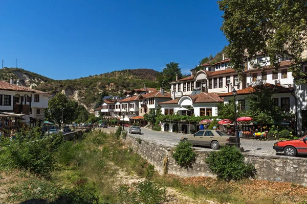 Melnik, Bulgaristan - 7 Eylül 2017: Melnik, Bulgaristan şehirde eski ile Panorama Evleri