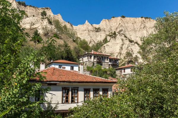 Melnik, Bulgaristan - 7 Eylül 2017: Melnik, Bulgaristan şehirde eski ile Panorama Evleri