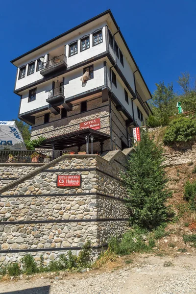 Melnik, Bulgaristan - 7 Eylül 2017: Melnik, Bulgaristan şehirde eski ile Panorama Evleri