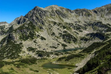 Prevalski göl ve Valyavishki Kınalı tepe, Pirin Dağı ile muhteşem manzara