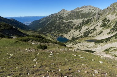 Polezhan tepe ve Prevalski gölleri, Pirin Dağı ile muhteşem manzara