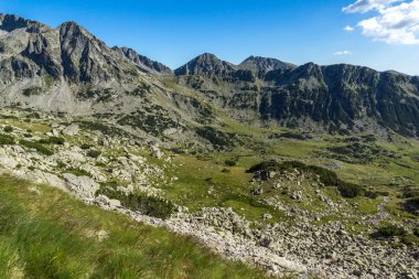 Diş ve bebek tepeler, Pirin Dağı ile şaşırtıcı Panorama