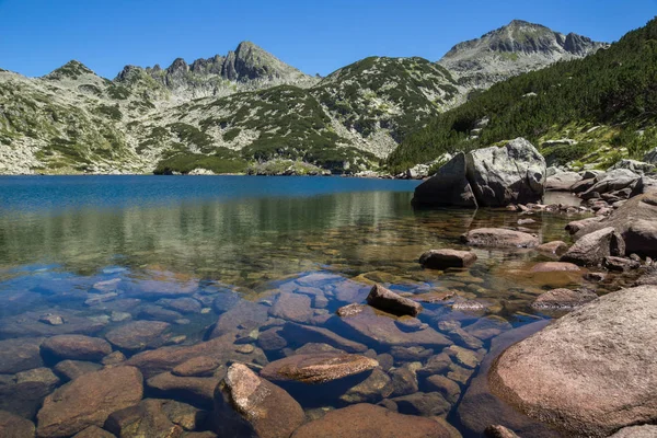 Fantastiska Panorama med Big Valyavishko Lake och Dzhangal peak, Pirin berget — Stockfoto