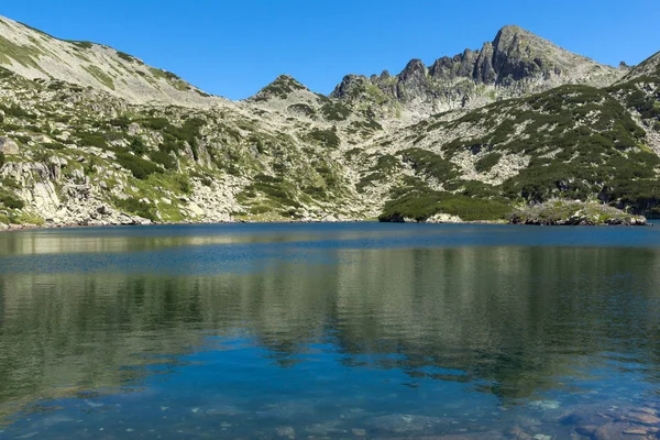 Panorama incrível com grande lago Valyavishko e Dzhangal pico, Pirin Mountain — Fotografia de Stock