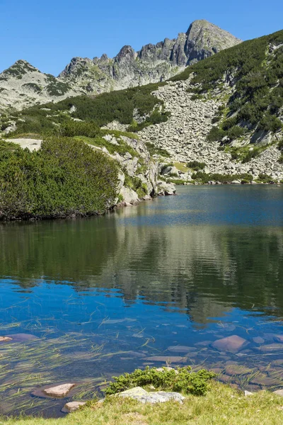 Menakjubkan Panorama dengan Valyavishko Lake dan puncak Dzhangal, Pirin Mountain — Stok Foto