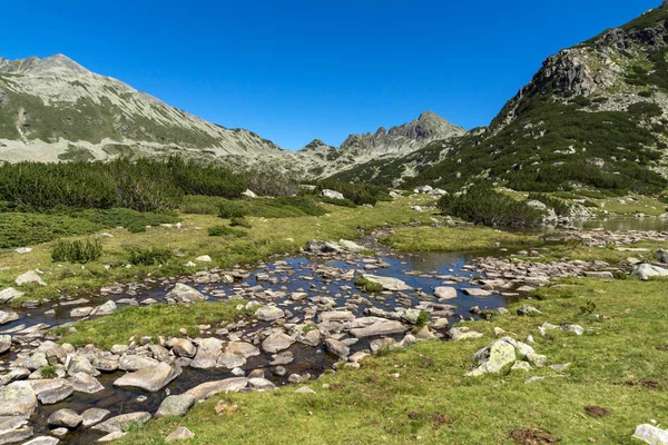 Menakjubkan Panorama dengan Prevalski danau dan puncak Dzhangal, Pirin Gunung — Stok Foto