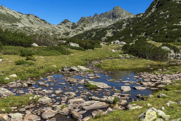 Menakjubkan Panorama dengan Prevalski danau dan puncak Dzhangal, Pirin Gunung — Stok Foto