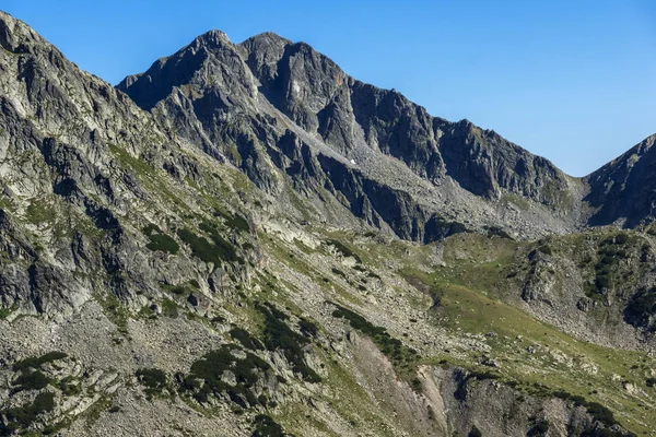 Paesaggio incredibile con la cima Yalovarnika, Pirin Mountain — Foto Stock