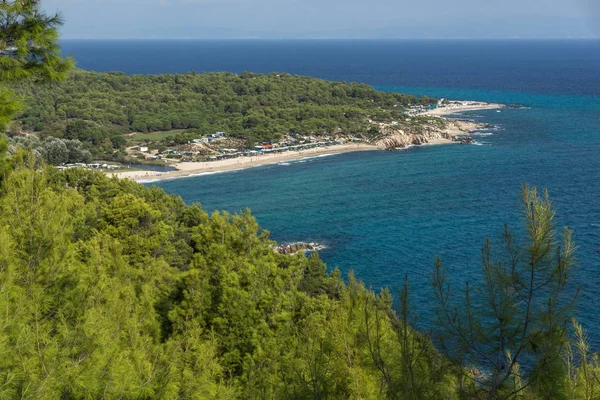 Panorámás kilátás nyílik a Kalamitsin strandtól a Sithonia-félszigeten, Chalkidikin, Közép-Makedónia — Stock Fotó